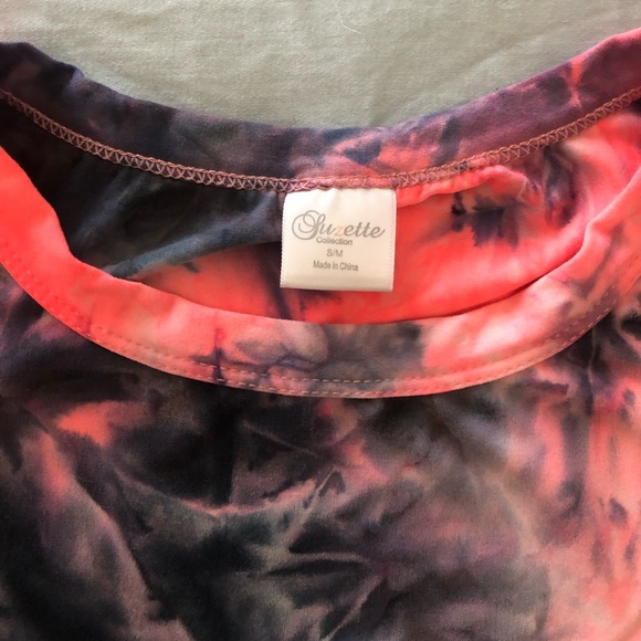 Womens Cropped Tie-dyed Workout Shirt!!! BRAND NEW, NEVER WORN!! Size Sm/Med! - Picture 3 of 3